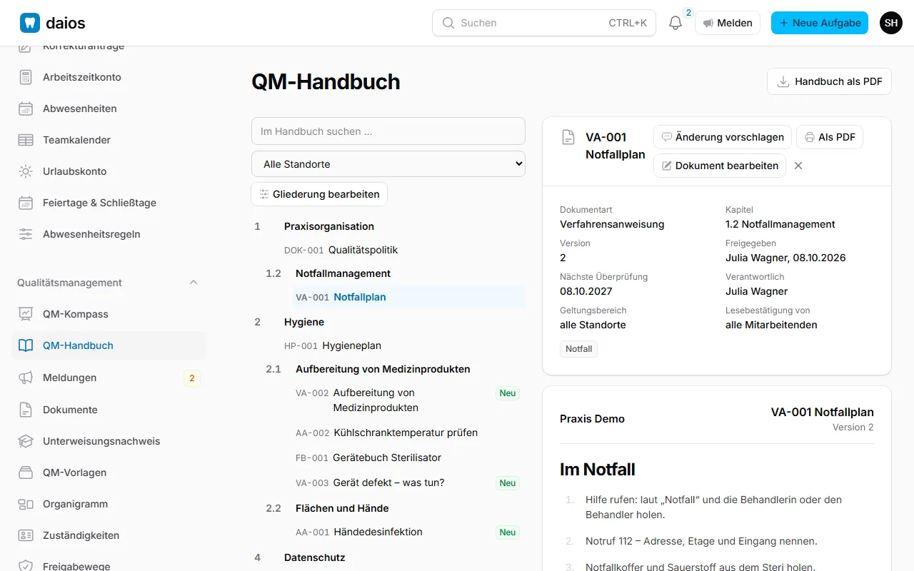 Das QM-Handbuch mit nummerierten Kapiteln und einem geöffneten Dokument